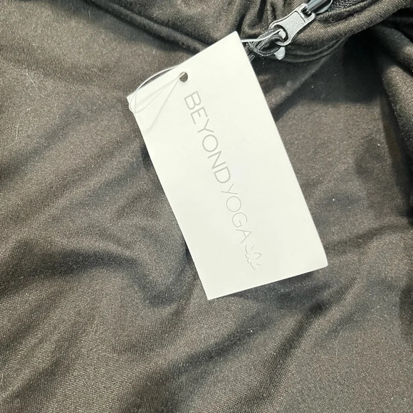 Beyond Yoga Pocket Infinity Scarf in black NWT - Picture 6 of 7